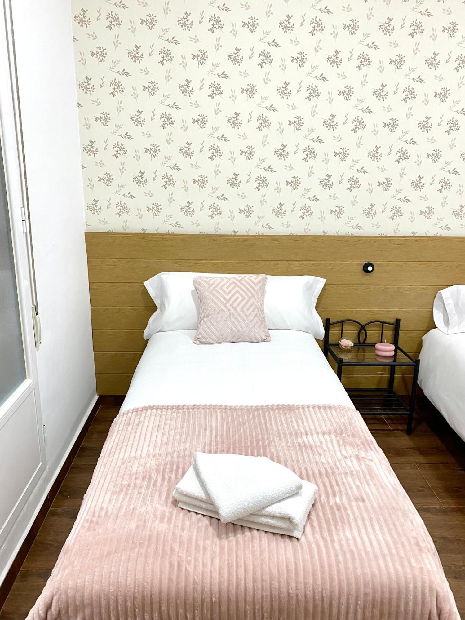 Apartamentos Fuencarral II Madrid Room photo